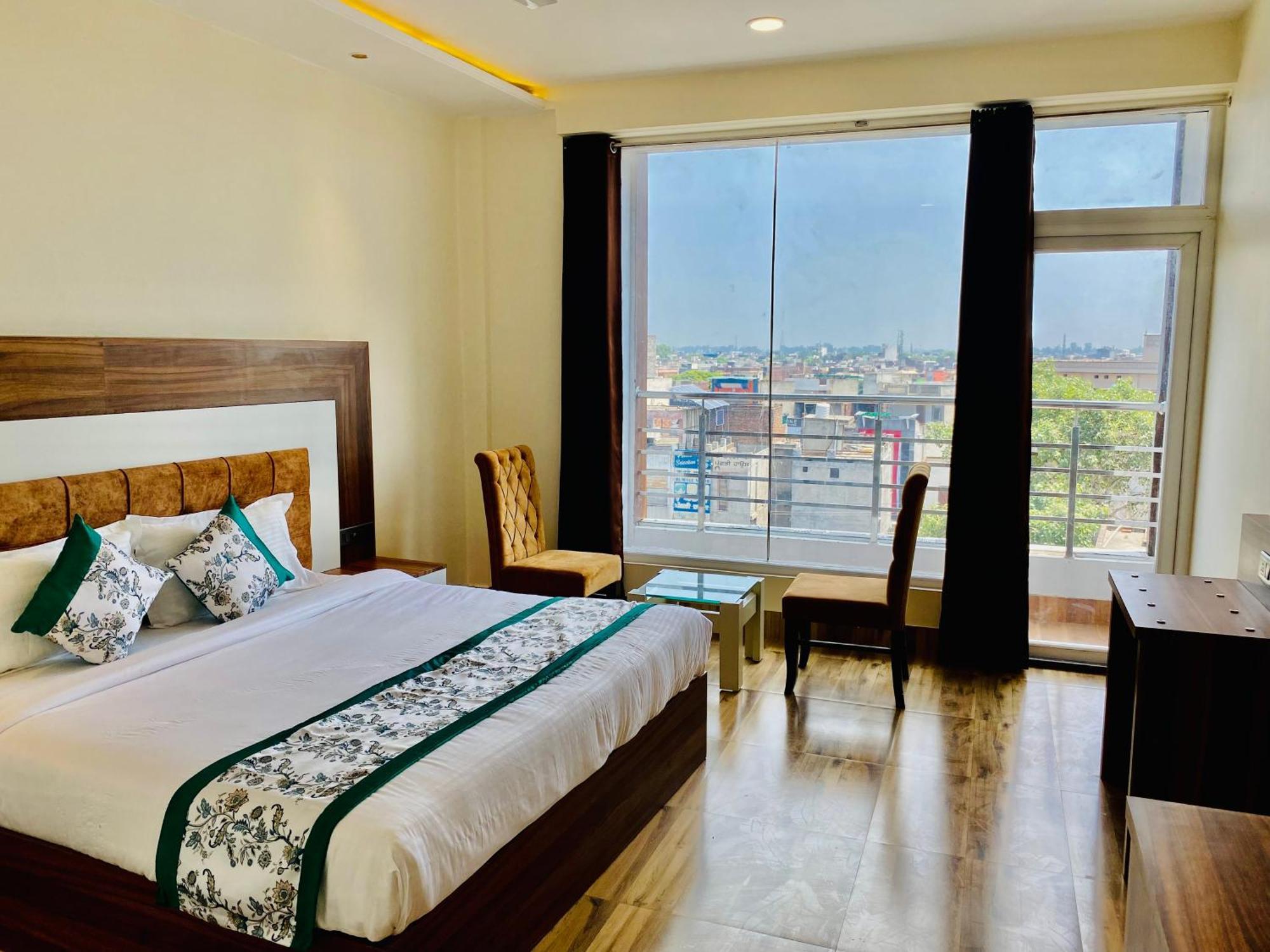 Hotel White House 350 Mtr From Golden Temple Amritsar Extérieur photo
