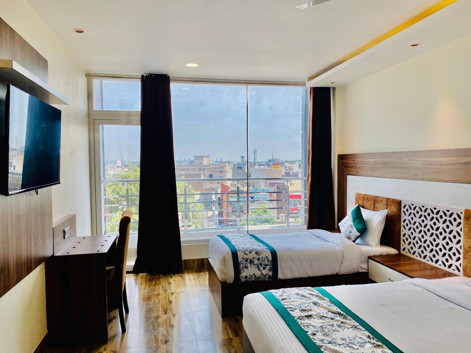 Hotel White House 350 Mtr From Golden Temple Amritsar Extérieur photo