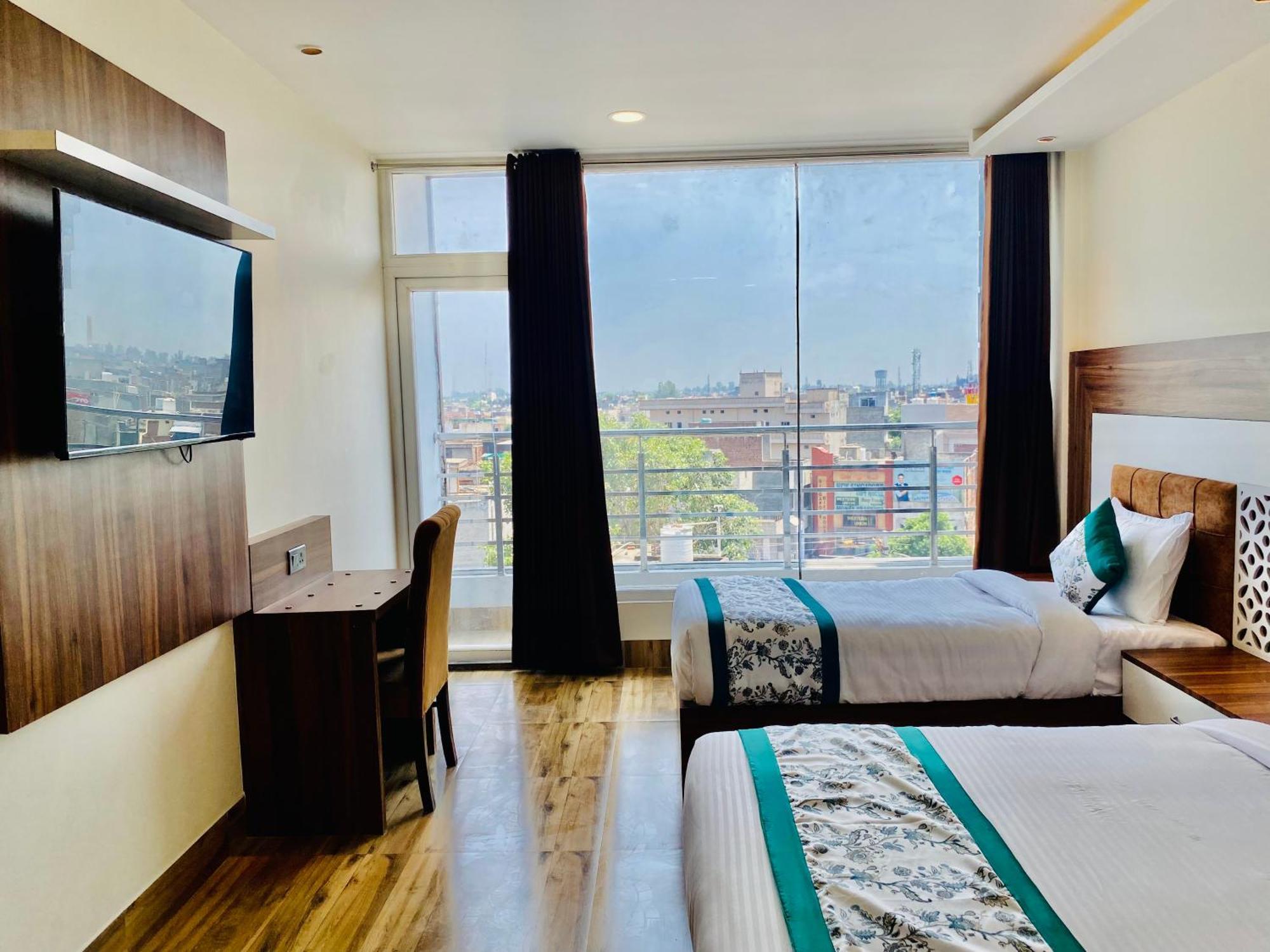 Hotel White House 350 Mtr From Golden Temple Amritsar Extérieur photo