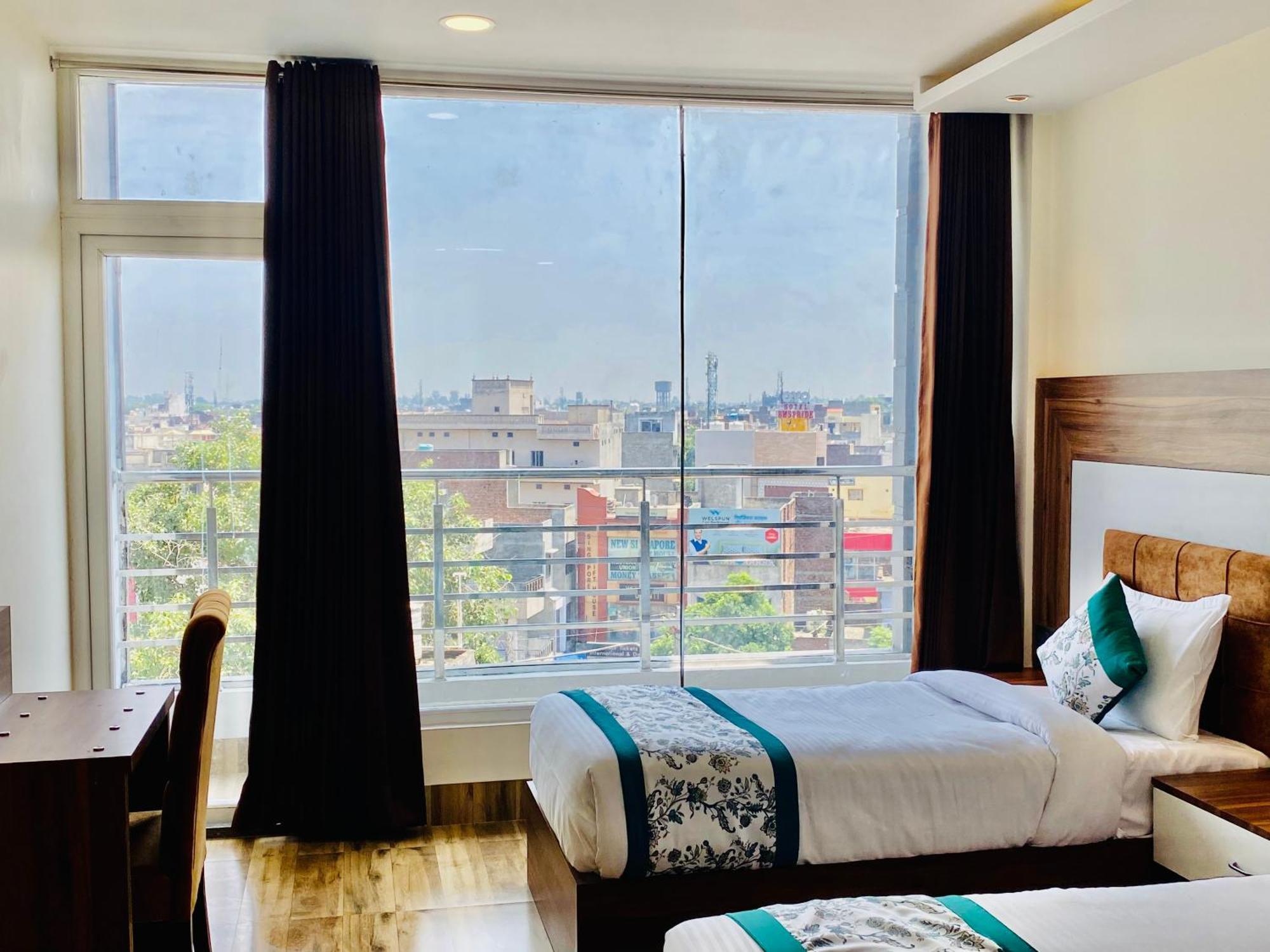 Hotel White House 350 Mtr From Golden Temple Amritsar Extérieur photo