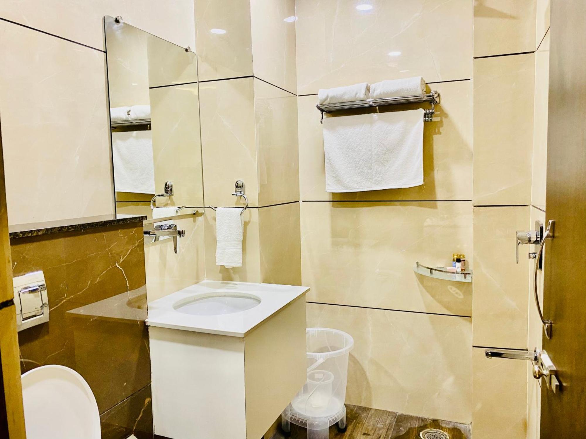 Hotel White House 350 Mtr From Golden Temple Amritsar Extérieur photo